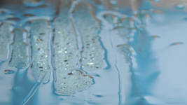 Apa afectează sticlă netratată cu RAVAK AntiCalc®